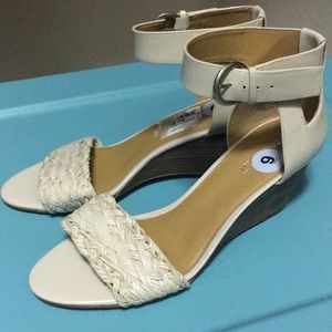Nine West size 9 sandals heels